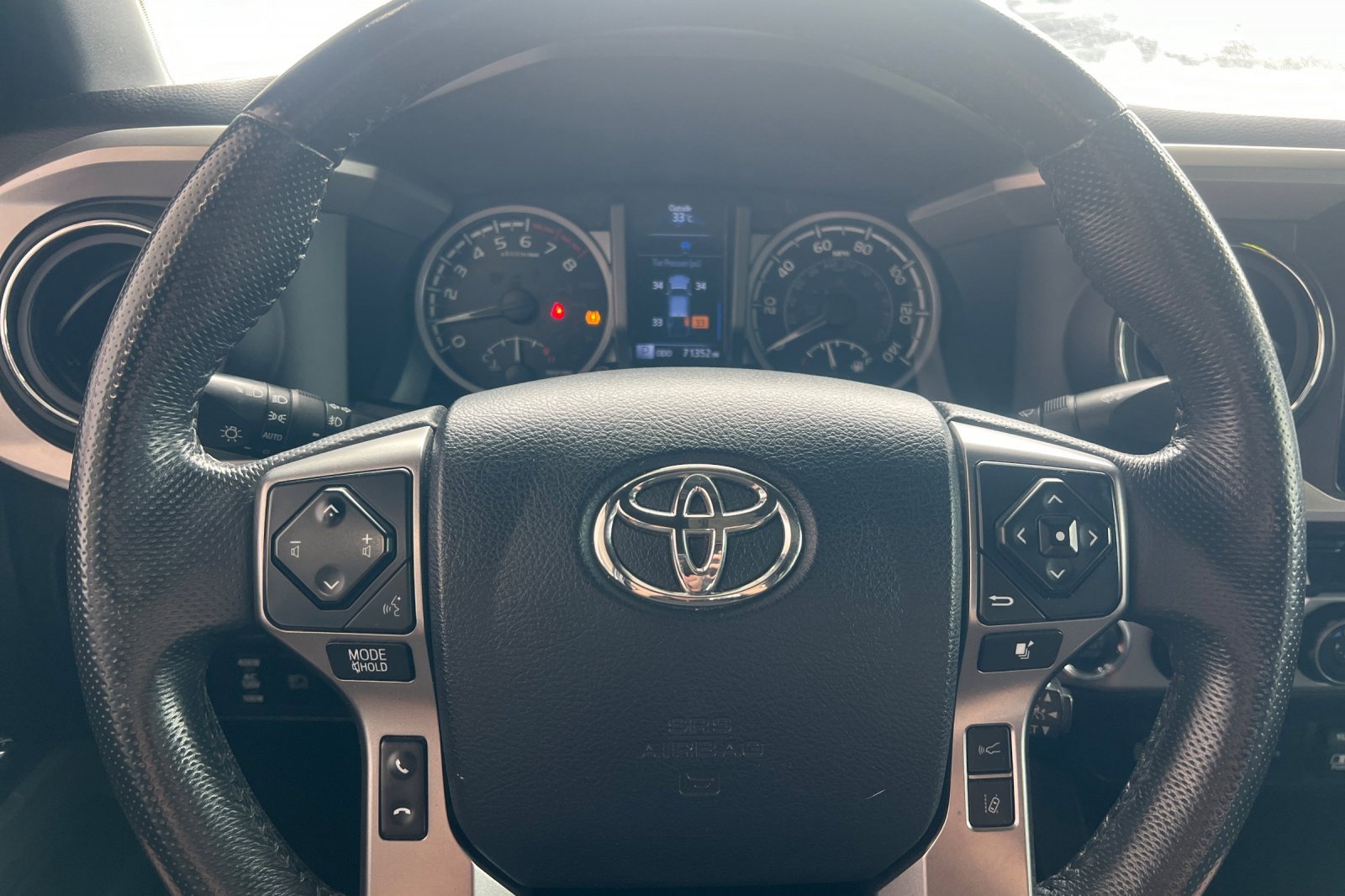 Used 2018 Toyota Tacoma Limited image 19