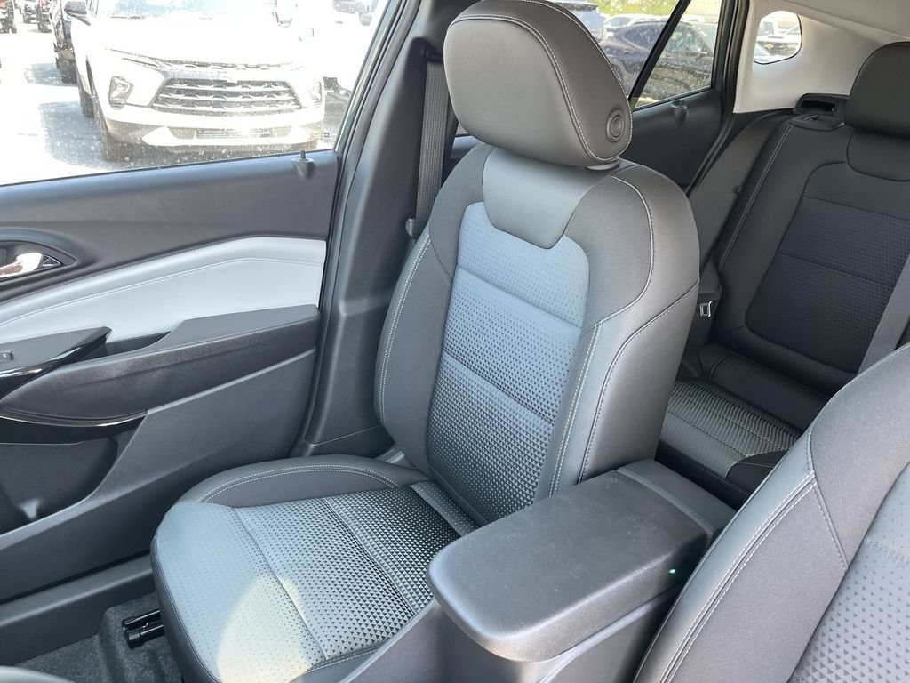 New 2026 Chevrolet Trax LT w/ LT Convenience Package FWD image 23