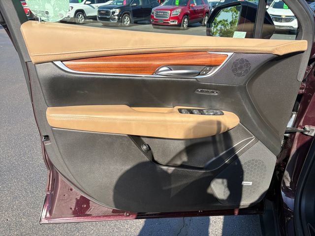 Used 2018 Cadillac XT5 Platinum AWD/4WD image 18