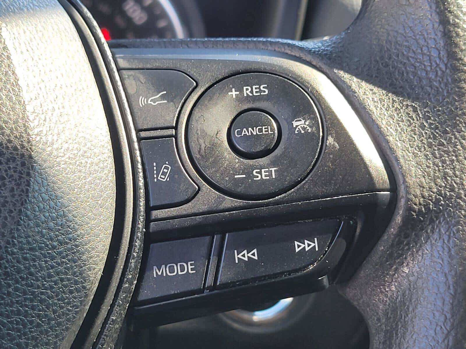 Used 2021 Toyota RAV4 XLE w/ Carpet Mat Package (TMS) FWD image 29