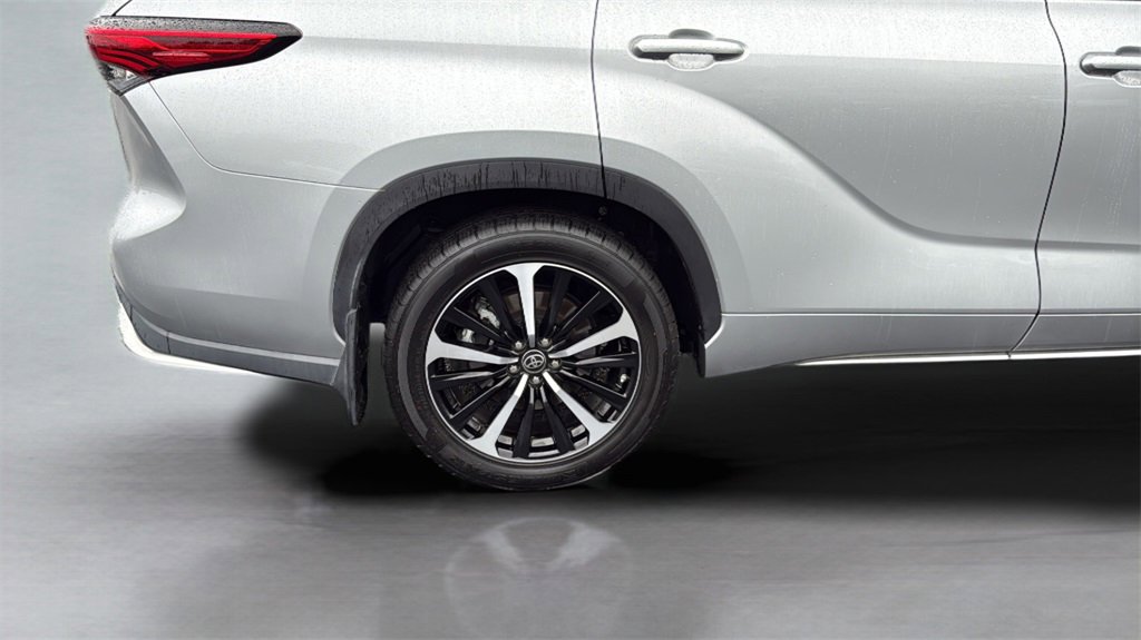 Used 2022 Toyota Highlander XSE image 17