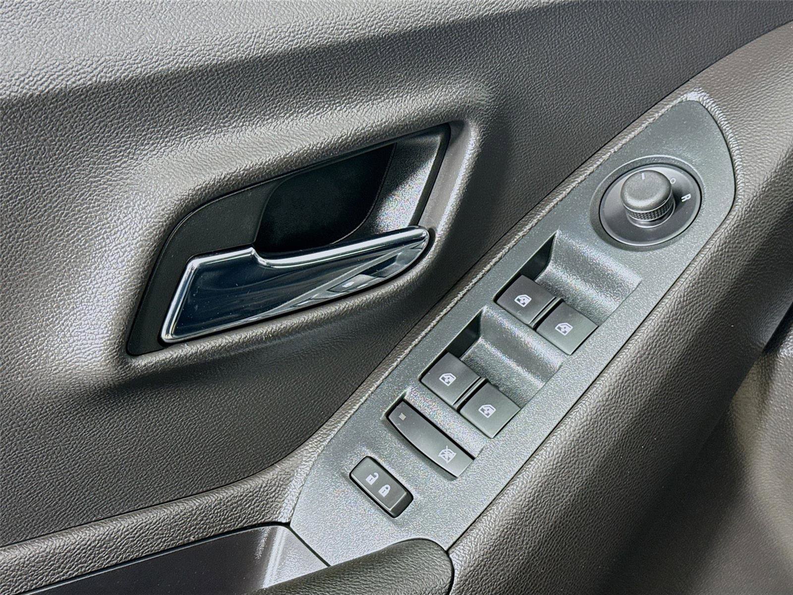 Used 2018 Chevrolet Trax LT w/ LT Convenience Package image 18