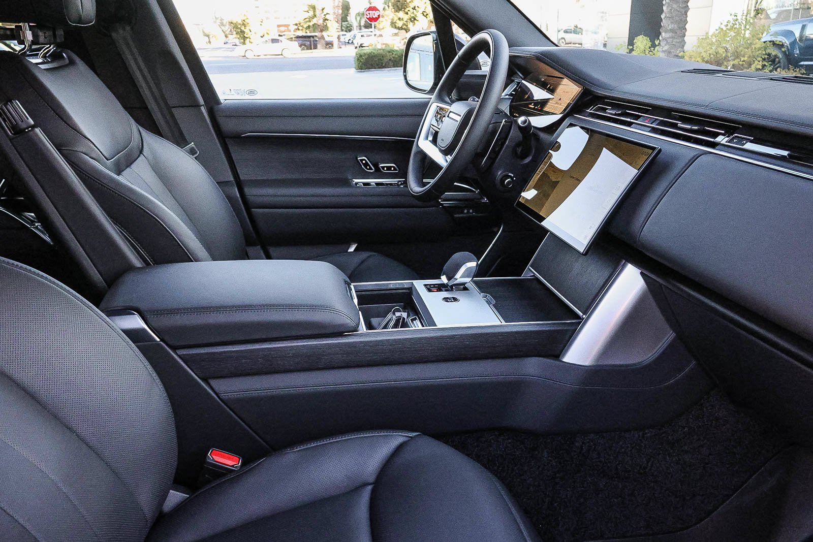 New 2026 Land Rover Range Rover SE AWD/4WD image 17