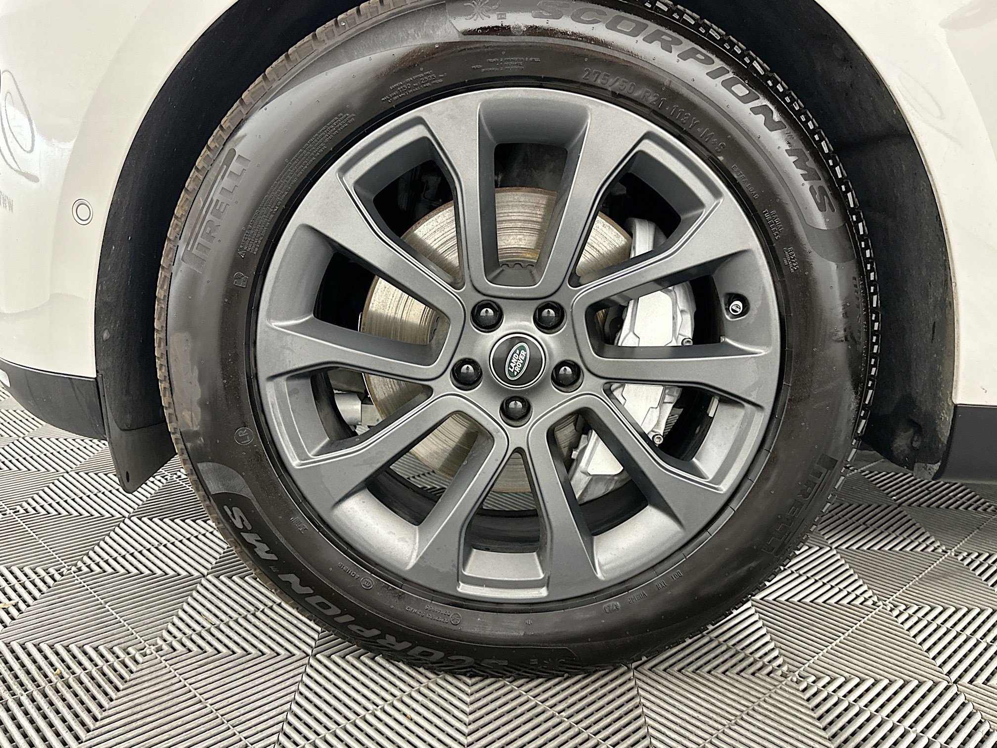 Used 2025 Land Rover Range Rover Sport SE AWD/4WD image 36