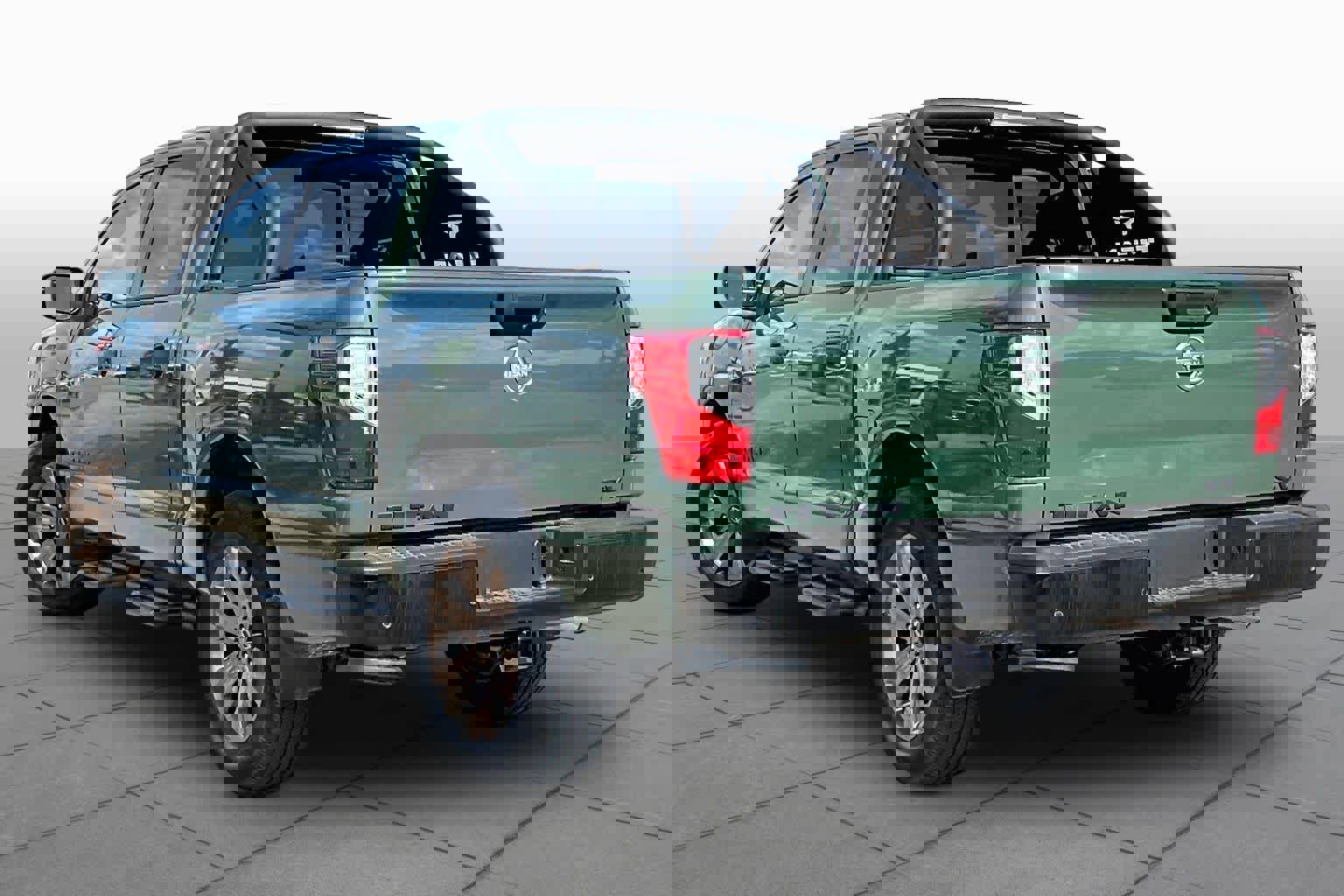 Certified 2024 Nissan Titan SV w/ SV Bronze Edition Package image 12