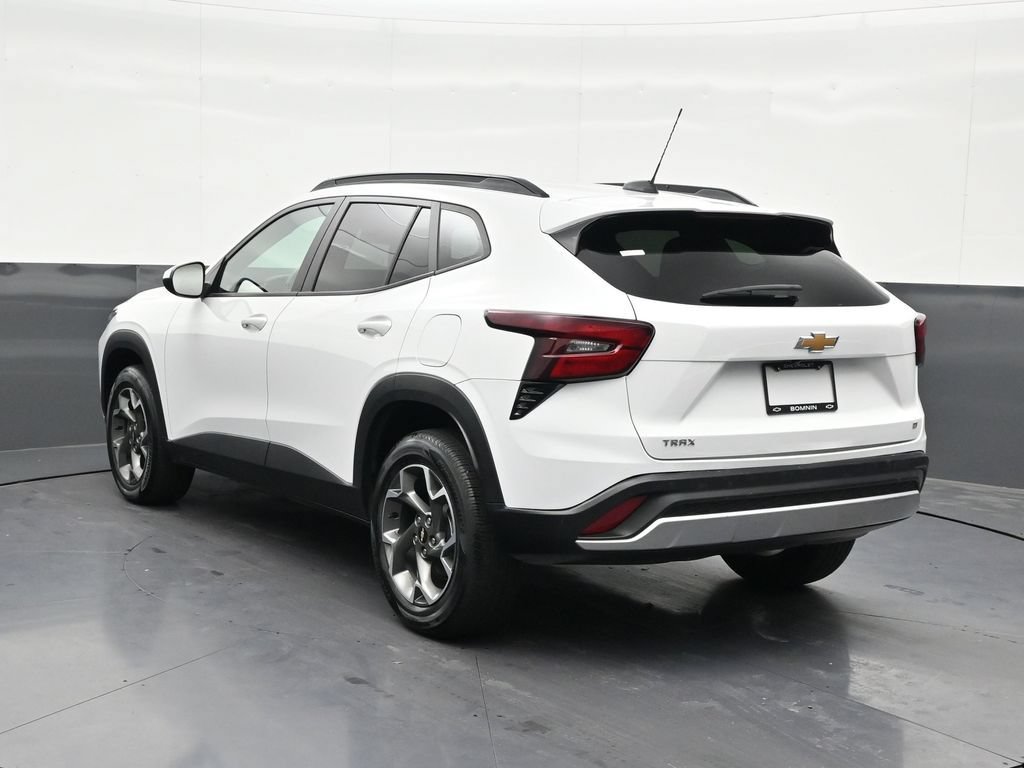 Used 2024 Chevrolet Trax LT FWD image 3
