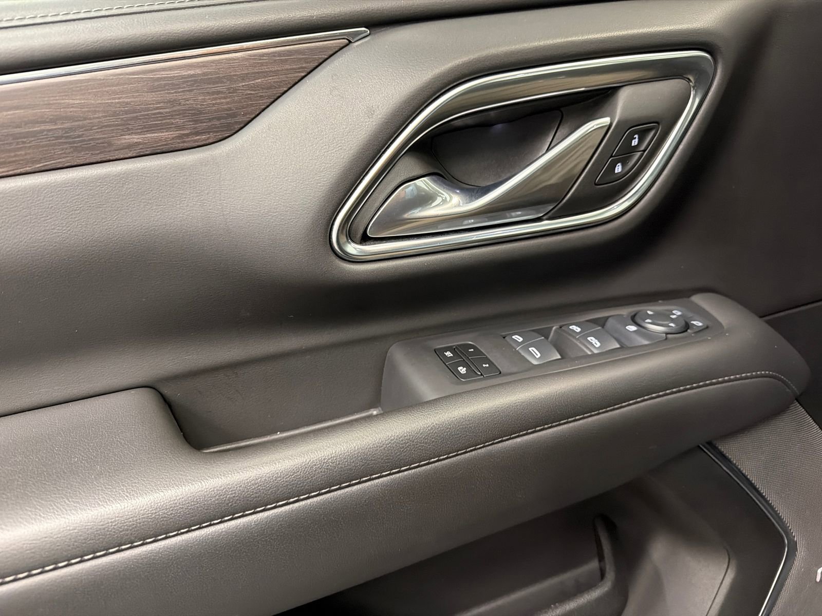 Used 2024 Chevrolet Suburban LT image 35