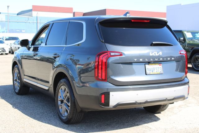 Used 2024 Kia Telluride LX FWD image 3