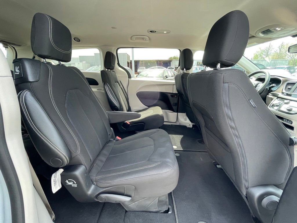 Used 2023 Chrysler Voyager LX image 23