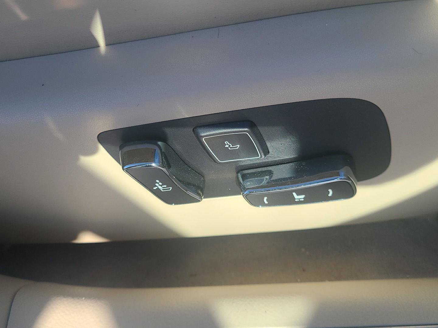 Used 2016 Lexus LS 460 image 11