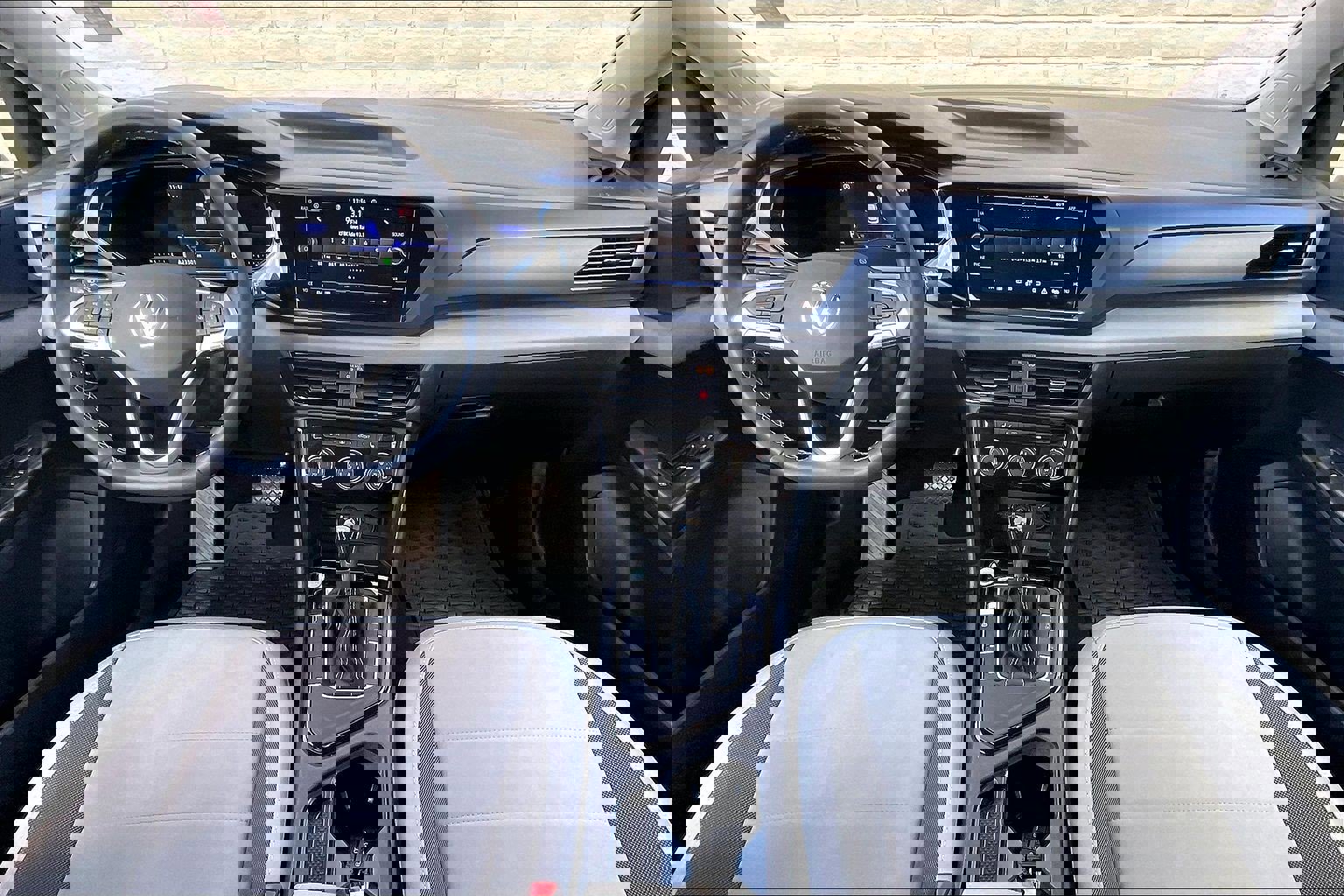 Certified 2023 Volkswagen Taos SE w/ Black Wheel Package image 15