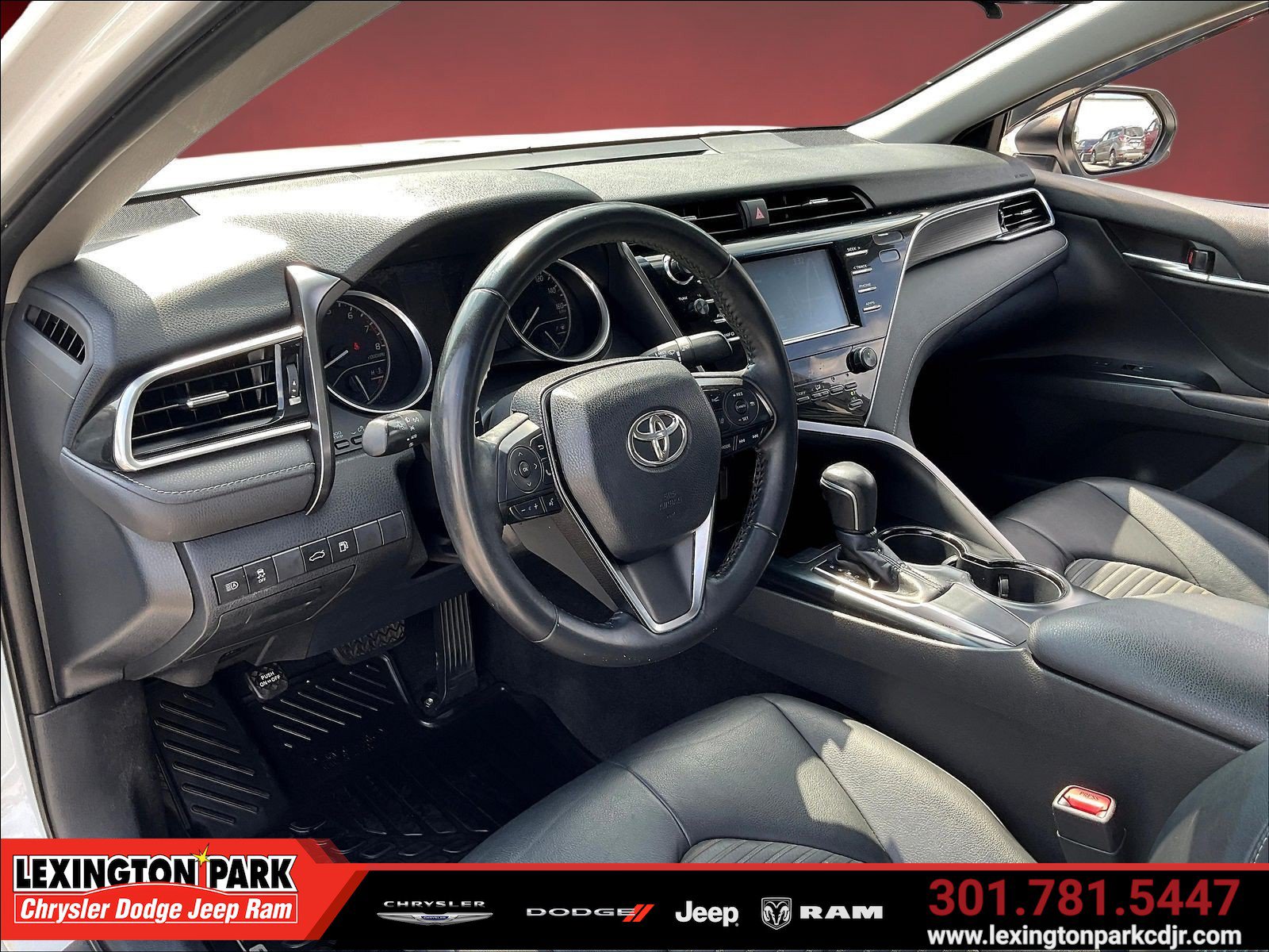 Used 2018 Toyota Camry SE FWD image 16