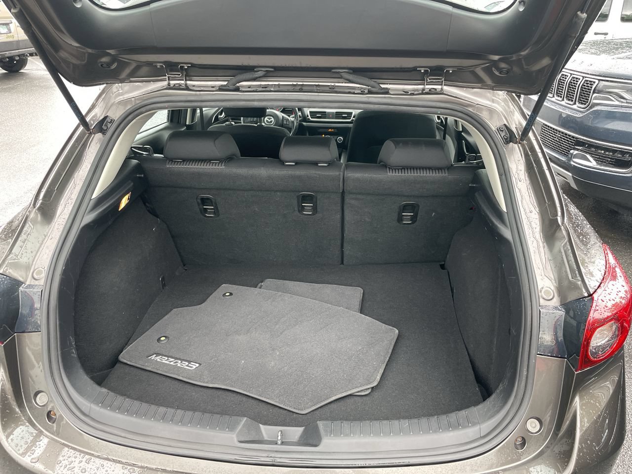 Used 2016 MAZDA MAZDA3 i Touring w/ Popular Equipment Package FWD image 24