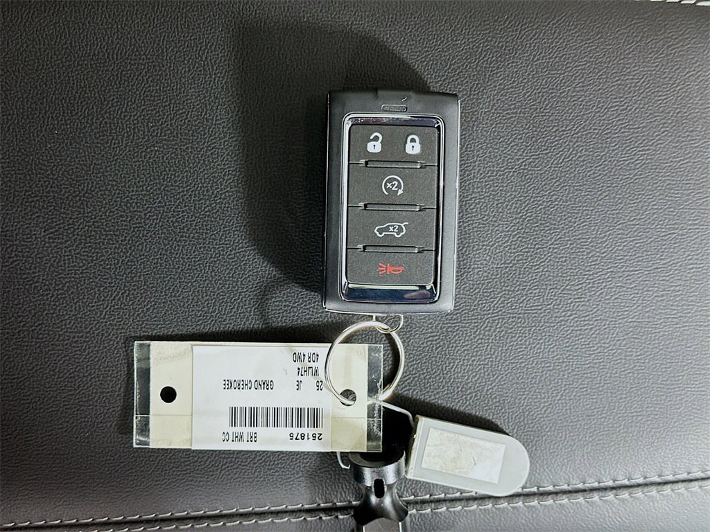 New 2025 Jeep Grand Cherokee Altitude image 20