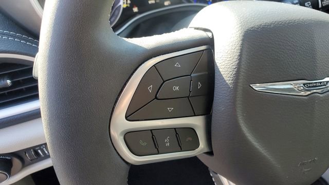 Certified 2023 Chrysler Pacifica Touring-L FWD image 10