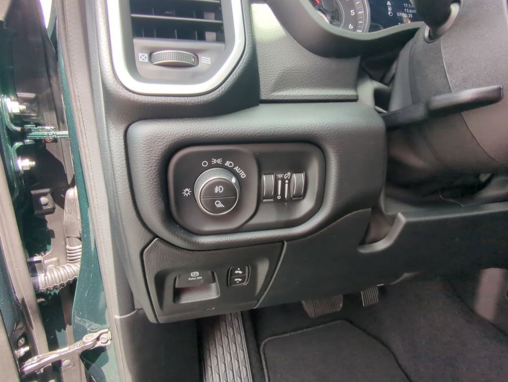 New 2026 RAM 1500 4x4 Crew Cab image 14