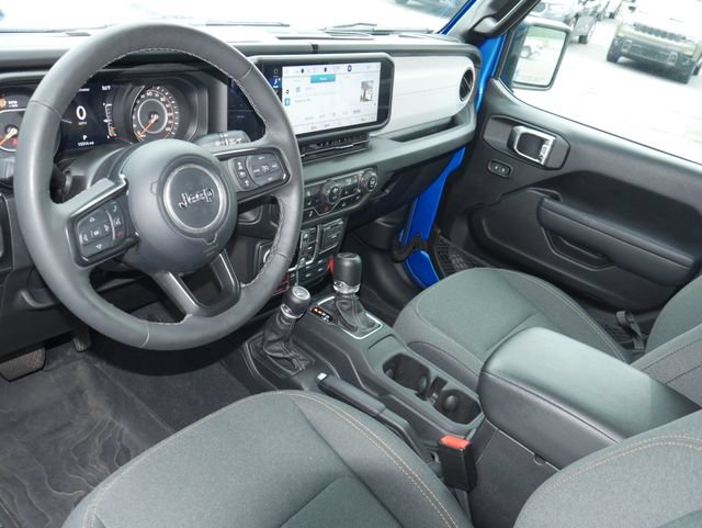 Used 2025 Jeep Gladiator Sport AWD/4WD image 16