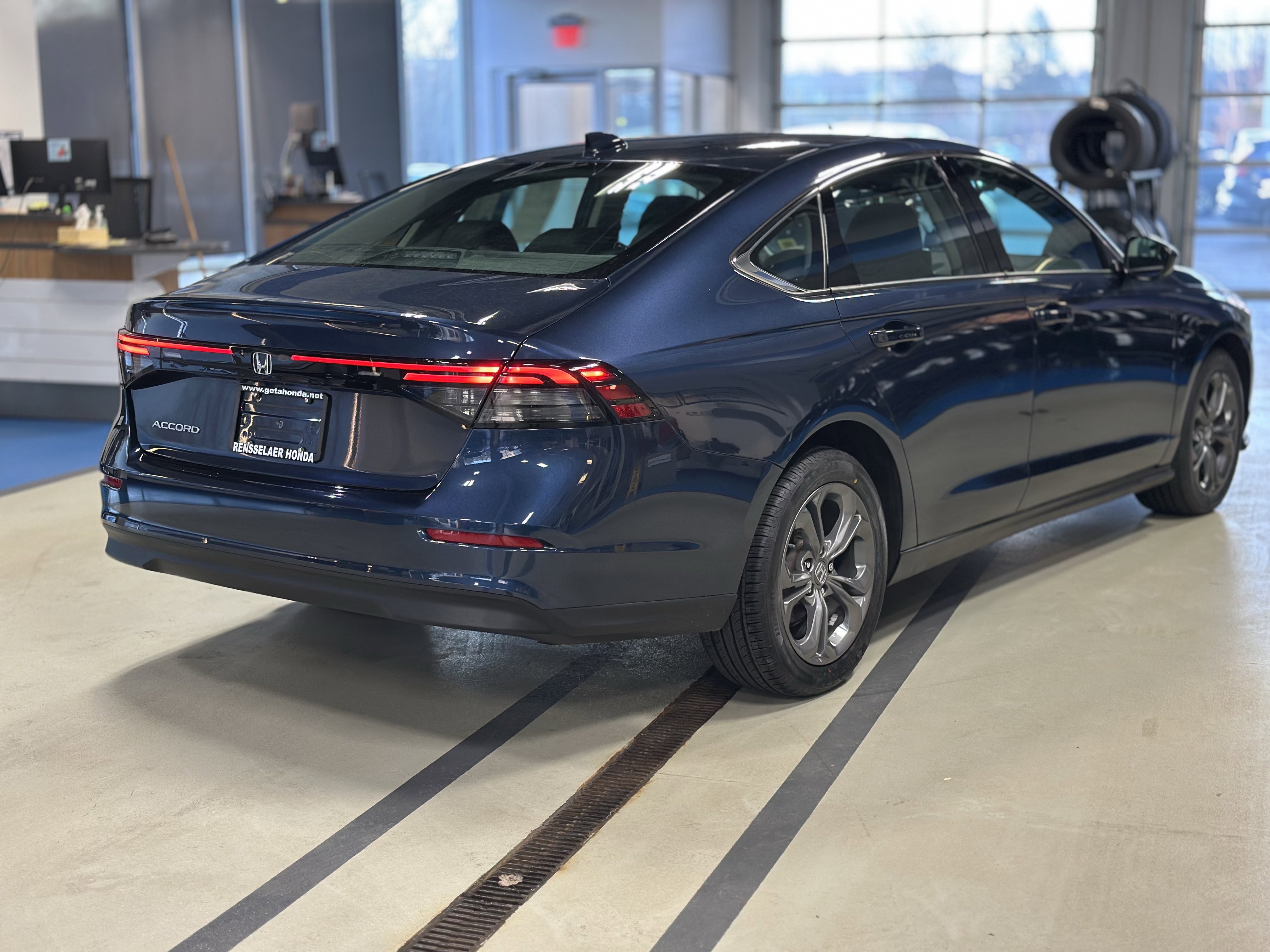 Used 2023 Honda Accord EX image 4