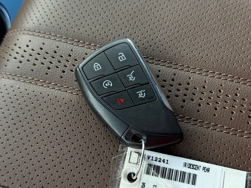 Used 2025 Chevrolet Tahoe High Country AWD/4WD image 45