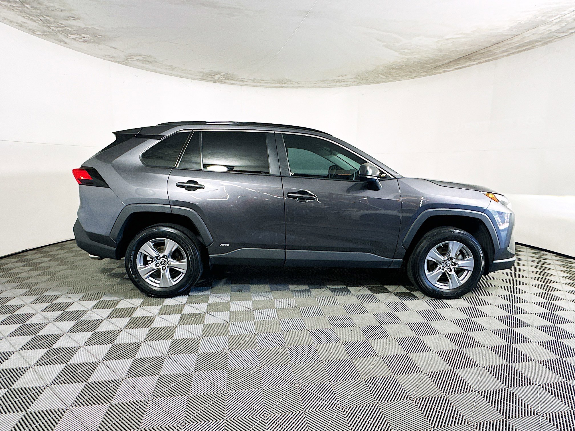 Used 2024 Toyota RAV4 LE AWD/4WD image 2