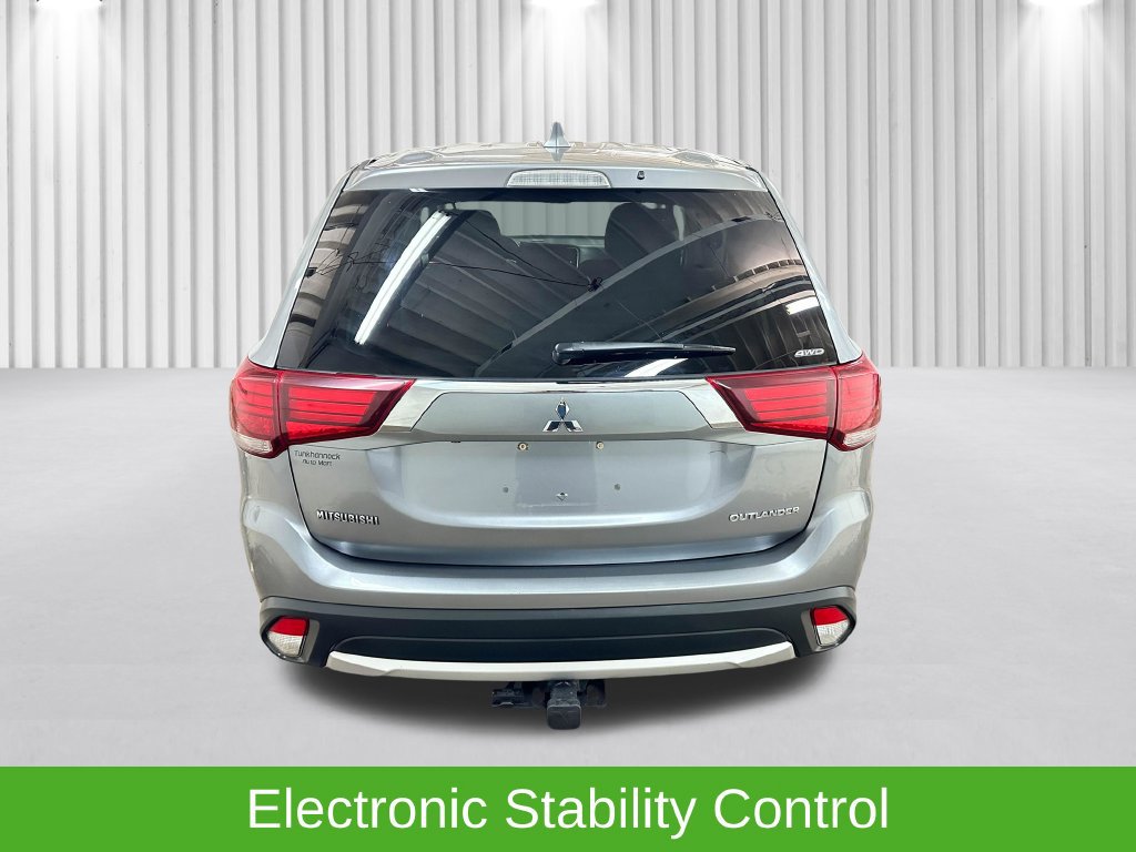 Used 2018 Mitsubishi Outlander AWD image 10