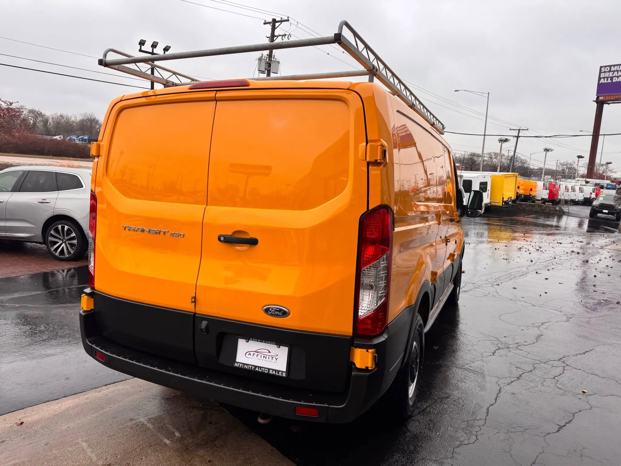 Used 2019 Ford Transit 250 130 Low Roof RWD image 5