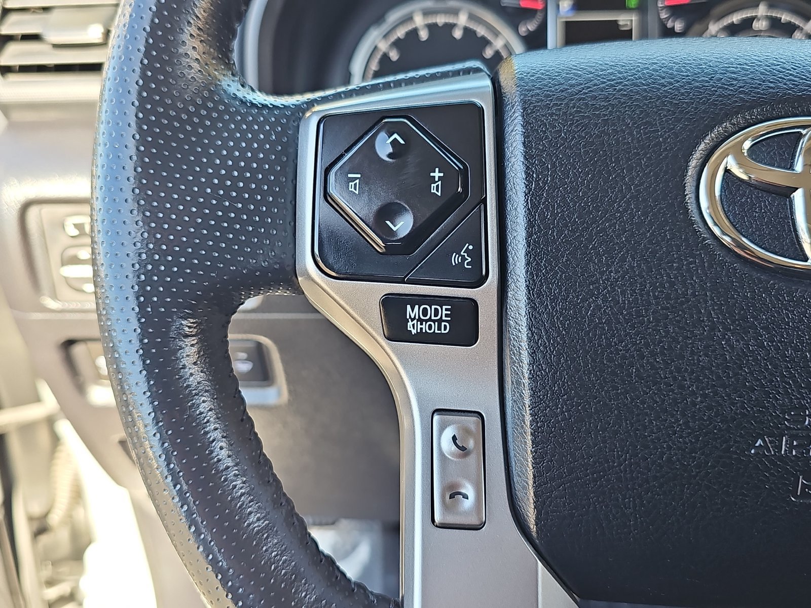 Used 2024 Toyota 4Runner Limited AWD/4WD image 18