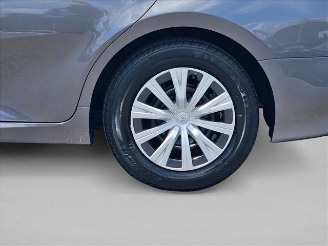 Used 2020 Toyota Camry LE FWD image 21