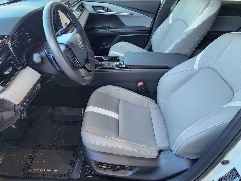Used 2025 Toyota Camry SE w/ Convenience Package image 24