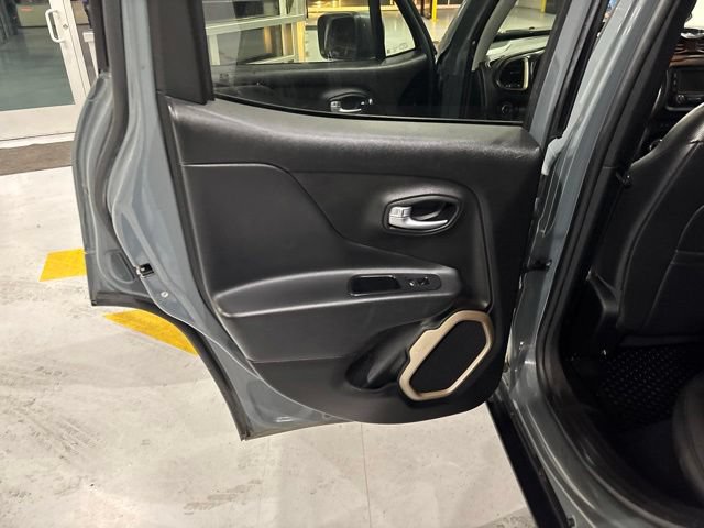 Used 2017 Jeep Renegade Trailhawk AWD/4WD image 19
