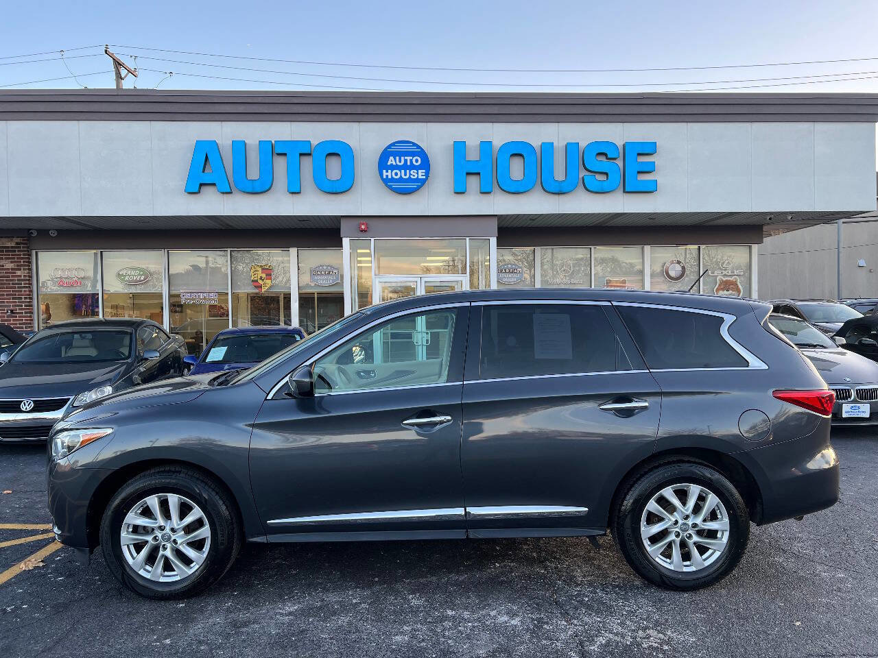 Used 2013 INFINITI JX35 Base AWD 4dr SUV w/ Cargo Pkg image 8