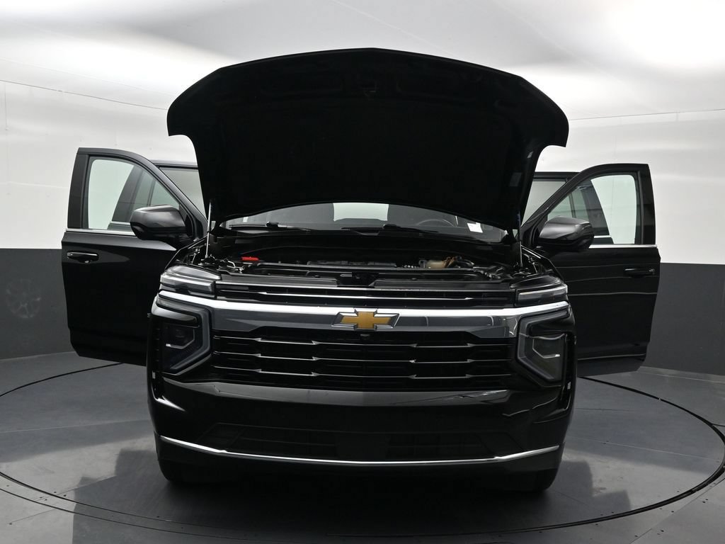 Used 2025 Chevrolet Suburban LS RWD image 41
