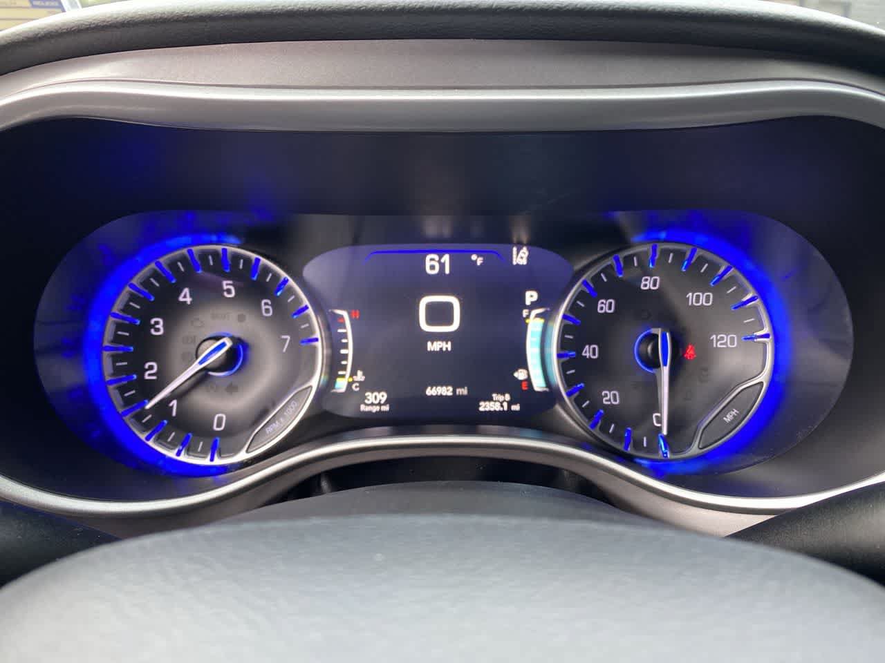 Used 2025 Chrysler Pacifica Select FWD image 26