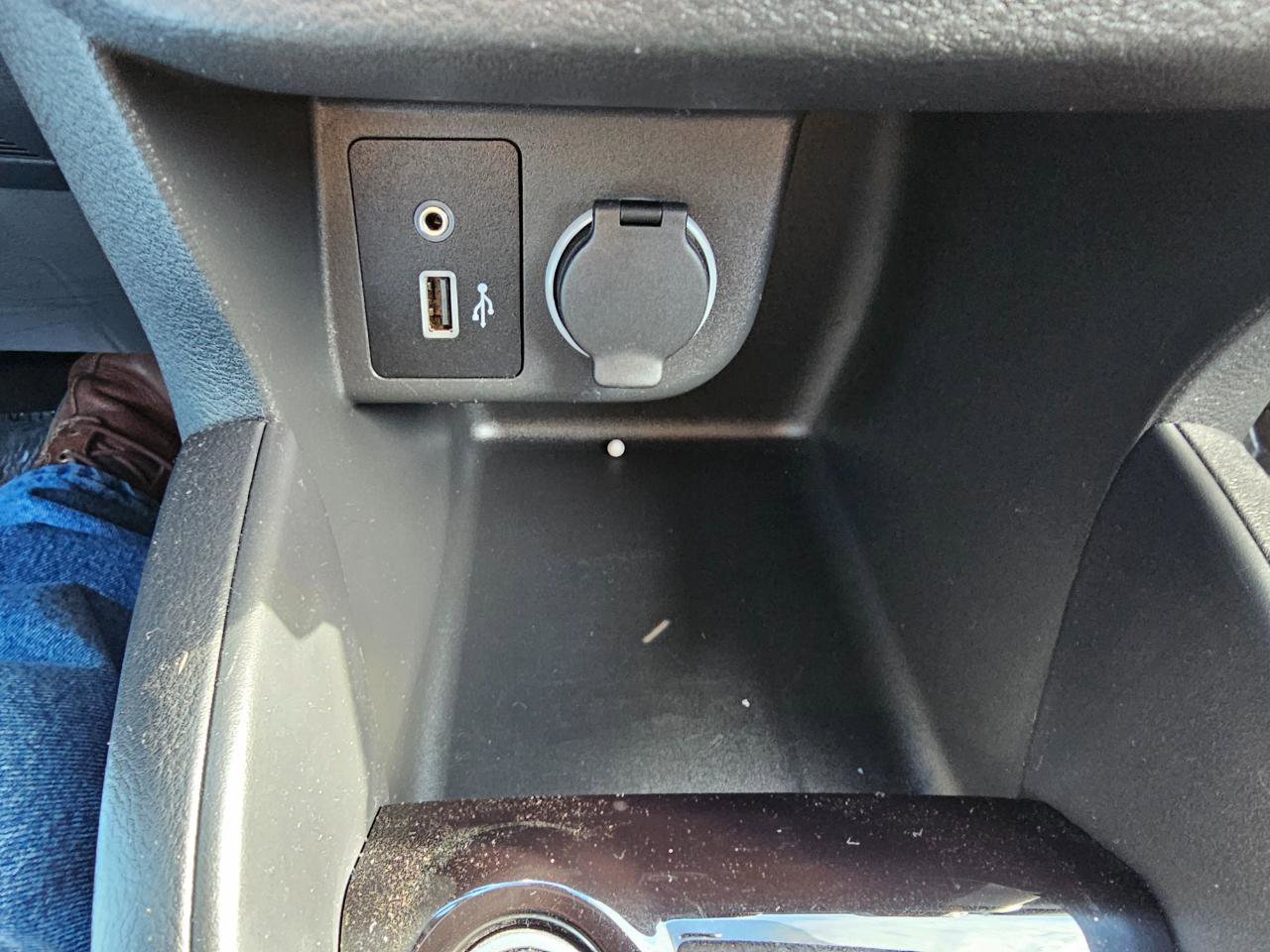 Used 2020 Nissan Kicks S image 39