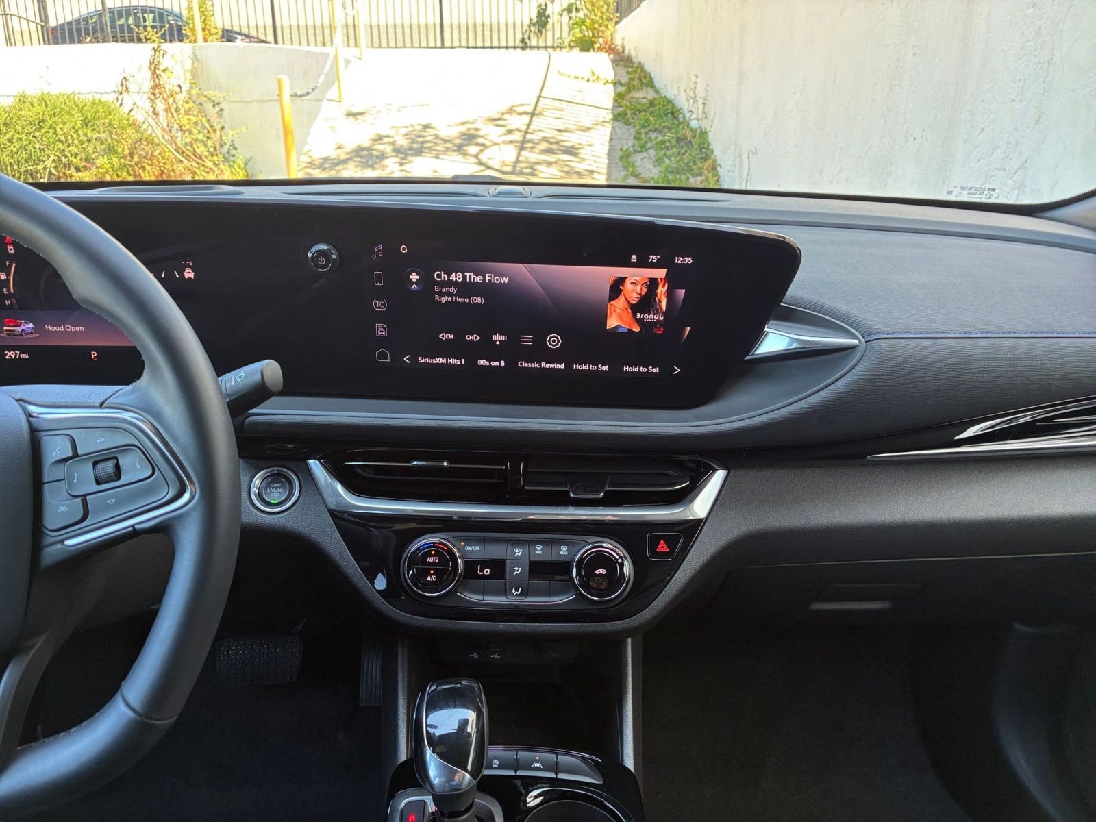 Used 2025 Buick Envista Sport Touring image 17