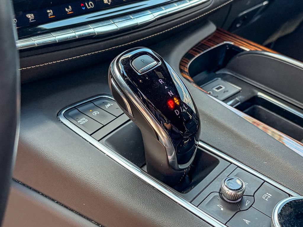 Used 2022 Cadillac Escalade Premium Luxury AWD/4WD image 39