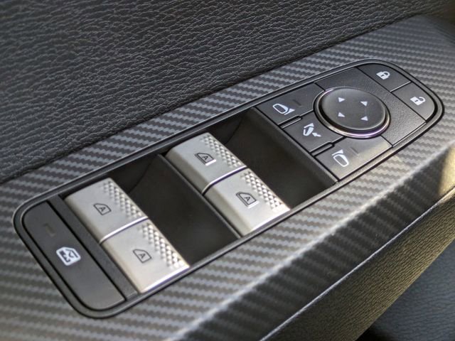 New 2025 Mitsubishi Outlander SE image 28