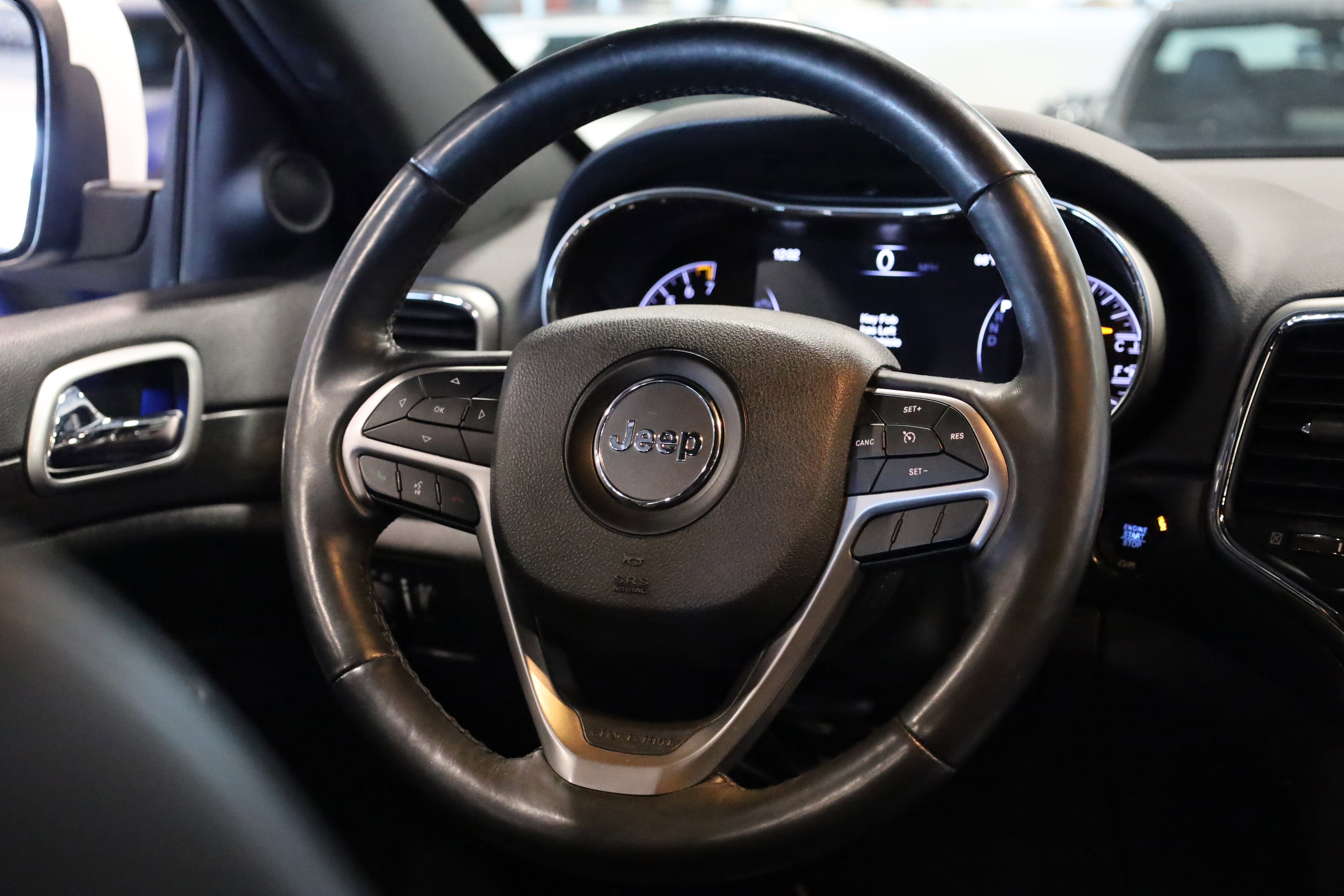 Used 2018 Jeep Grand Cherokee Altitude image 25