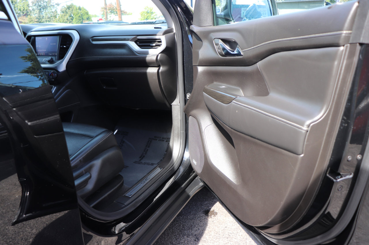Used 2023 GMC Acadia SLT image 17
