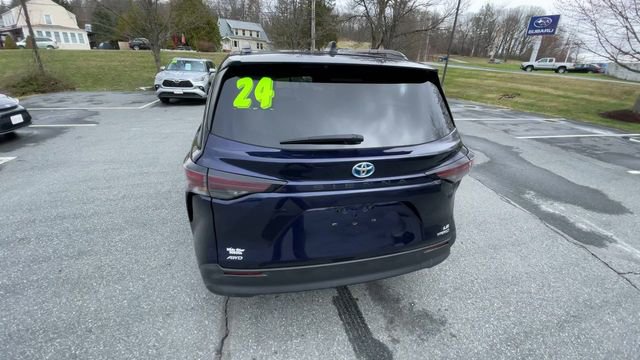 Used 2024 Toyota Sienna LE AWD/4WD image 7