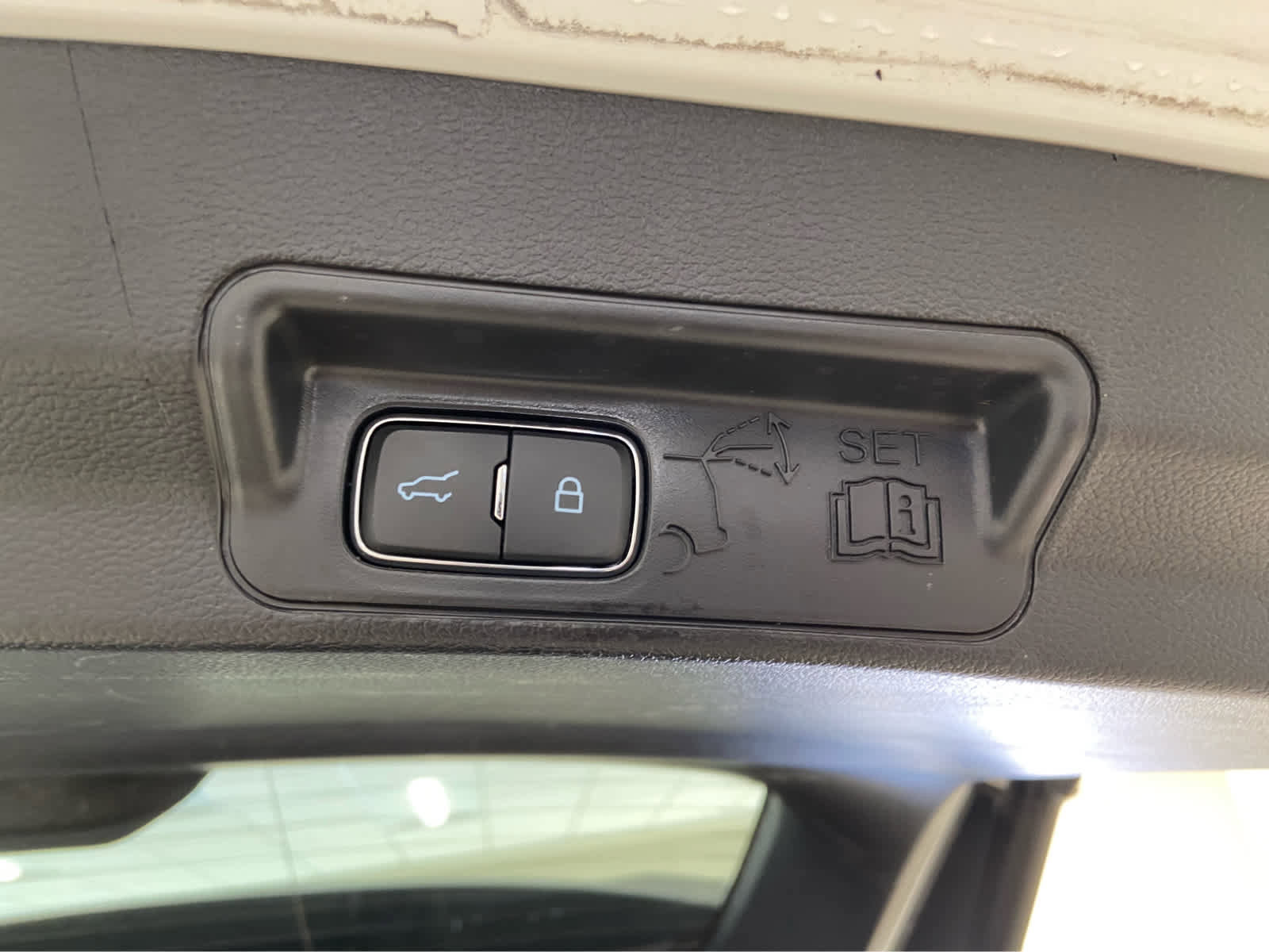 Used 2022 Ford Explorer XLT w/ Equipment Group 202A image 11