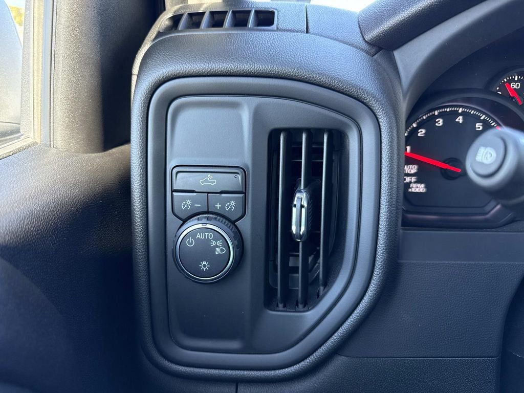 Used 2025 Chevrolet Silverado 1500 Custom image 18