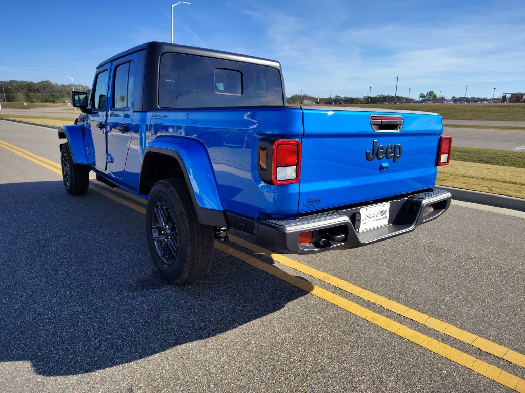 New 2026 Jeep Gladiator Sport AWD/4WD image 7