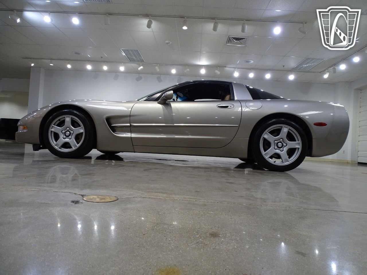 Used 1998 Chevrolet Corvette Coupe w/ Roof Pkg image 8