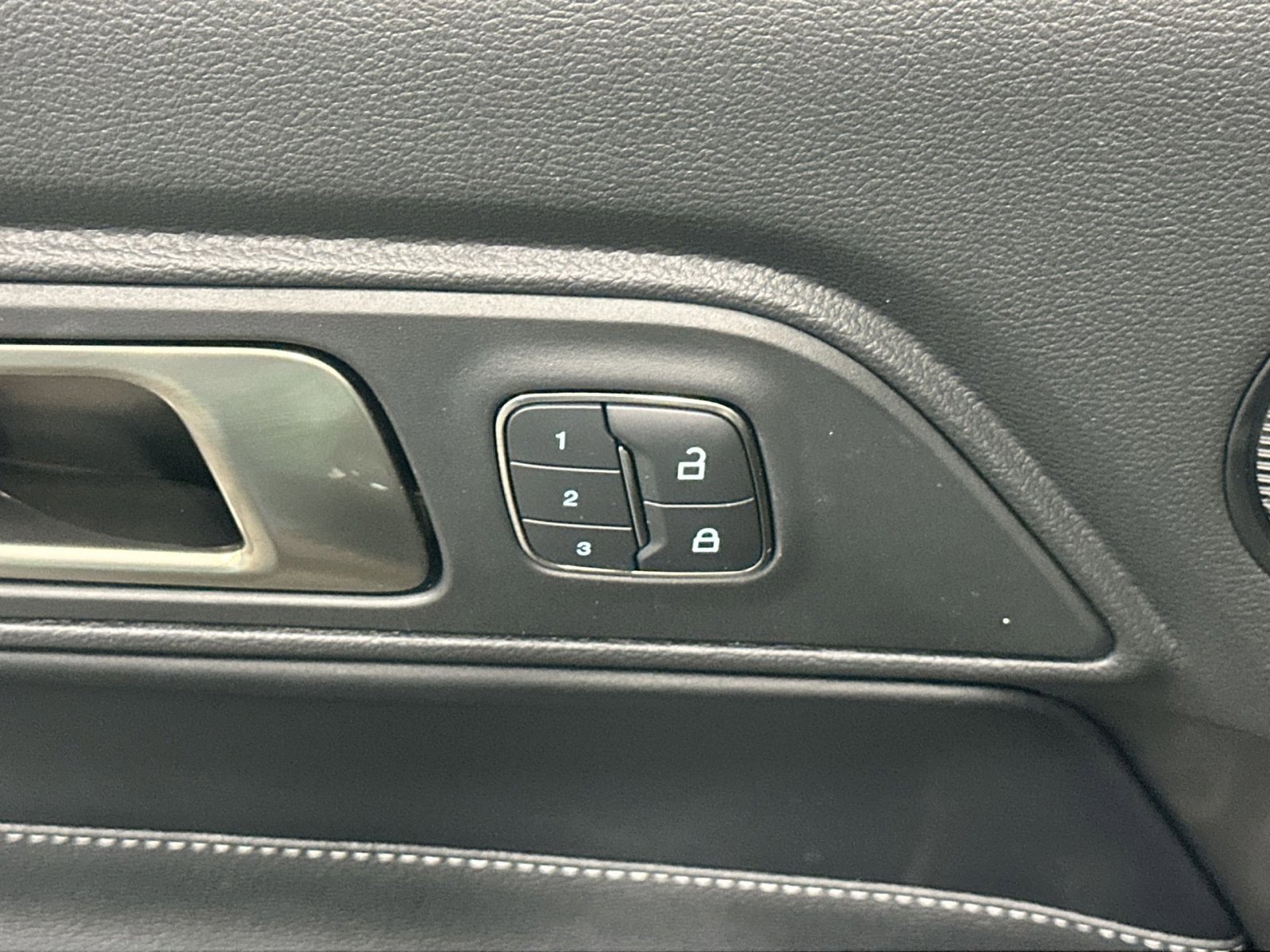 Used 2022 Ford Mustang Shelby GT500 w/ Technology Package image 17