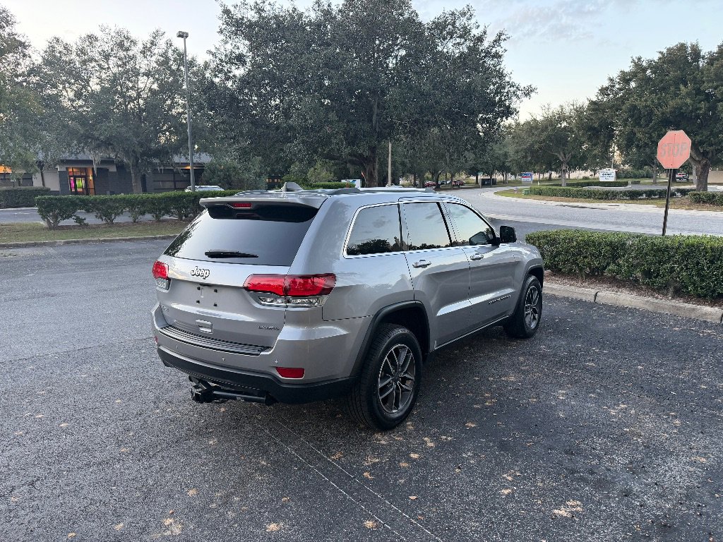 Used 2020 Jeep Grand Cherokee Laredo w/ Security & Convenience Group AWD/4WD image 9