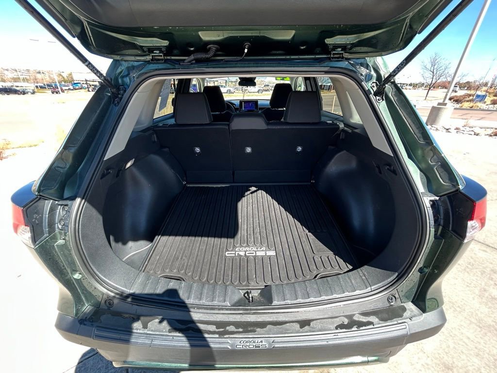 Used 2024 Toyota Corolla Cross LE image 28