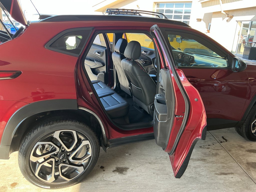 Used 2025 Chevrolet Trax RS w/ Driver Confidence Package image 15