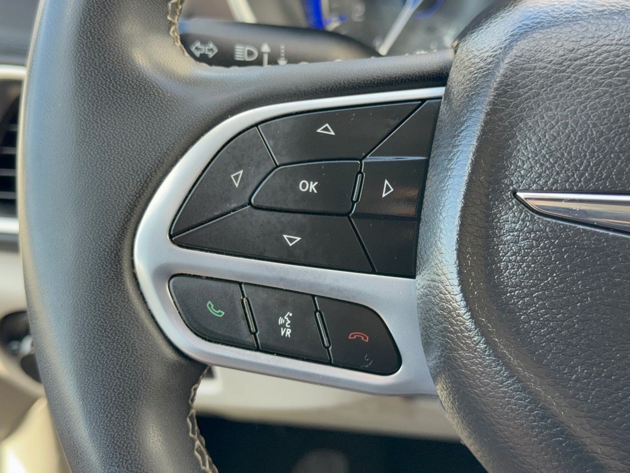 Used 2023 Chrysler Voyager LX FWD image 18