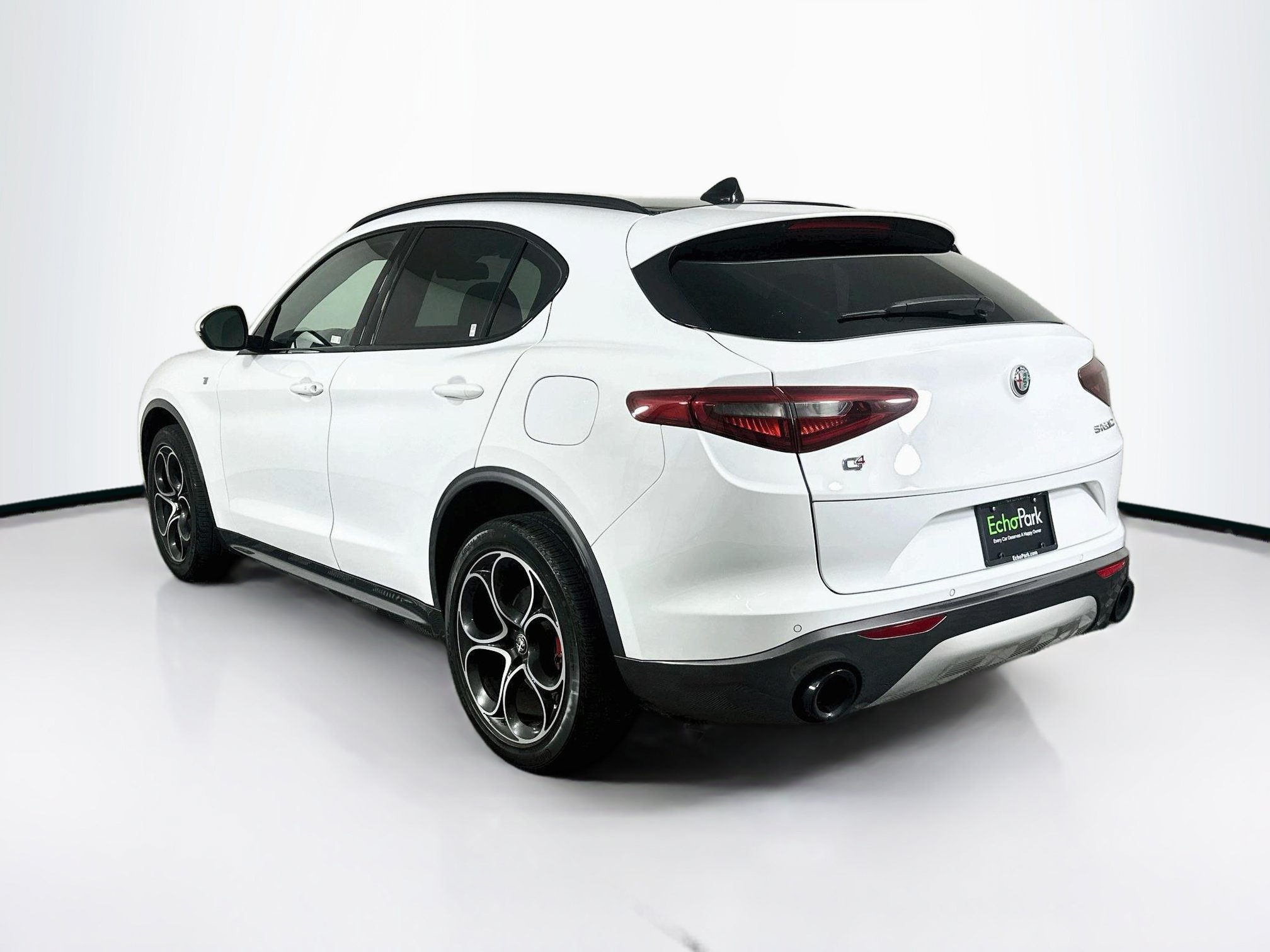 Used 2023 Alfa Romeo Stelvio Ti AWD/4WD image 5